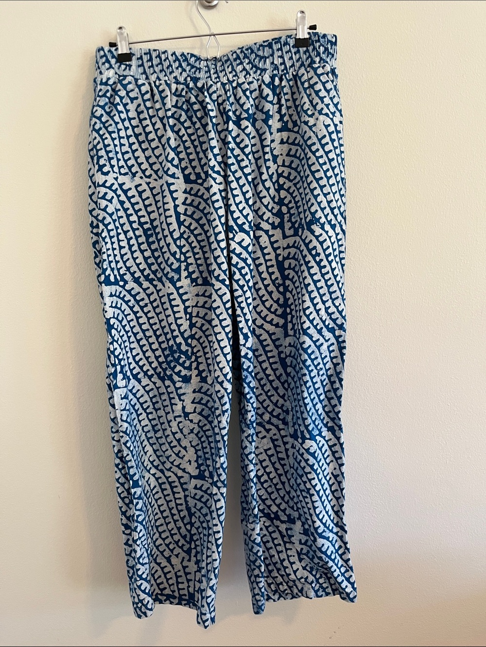 Wide Leg Pull-On Pants in Navy & Light Blue Print